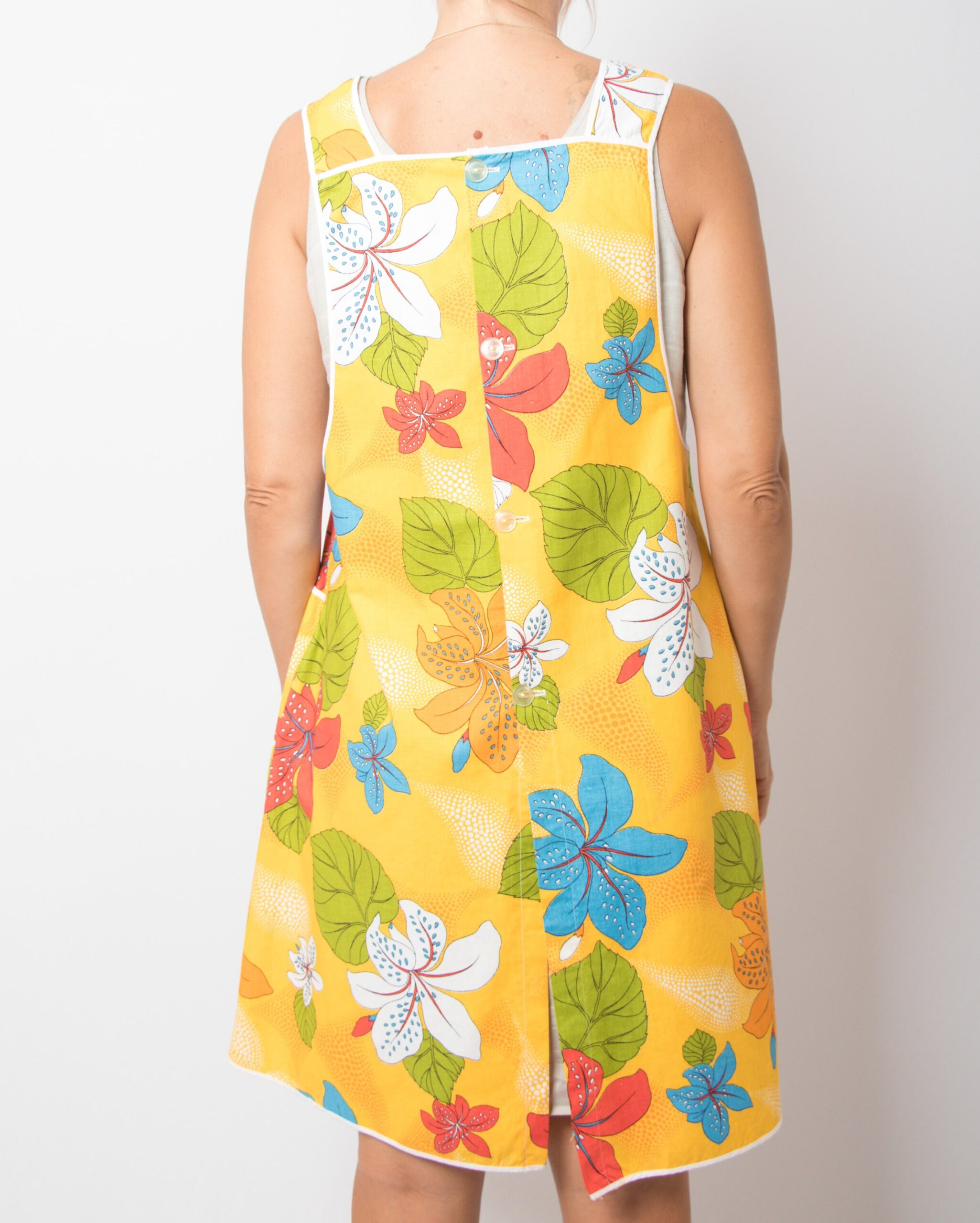 Vintage Hawaiian Floral Pinafore Apron Vintage Hawaiian Floral Pinafore Apron - Image 3