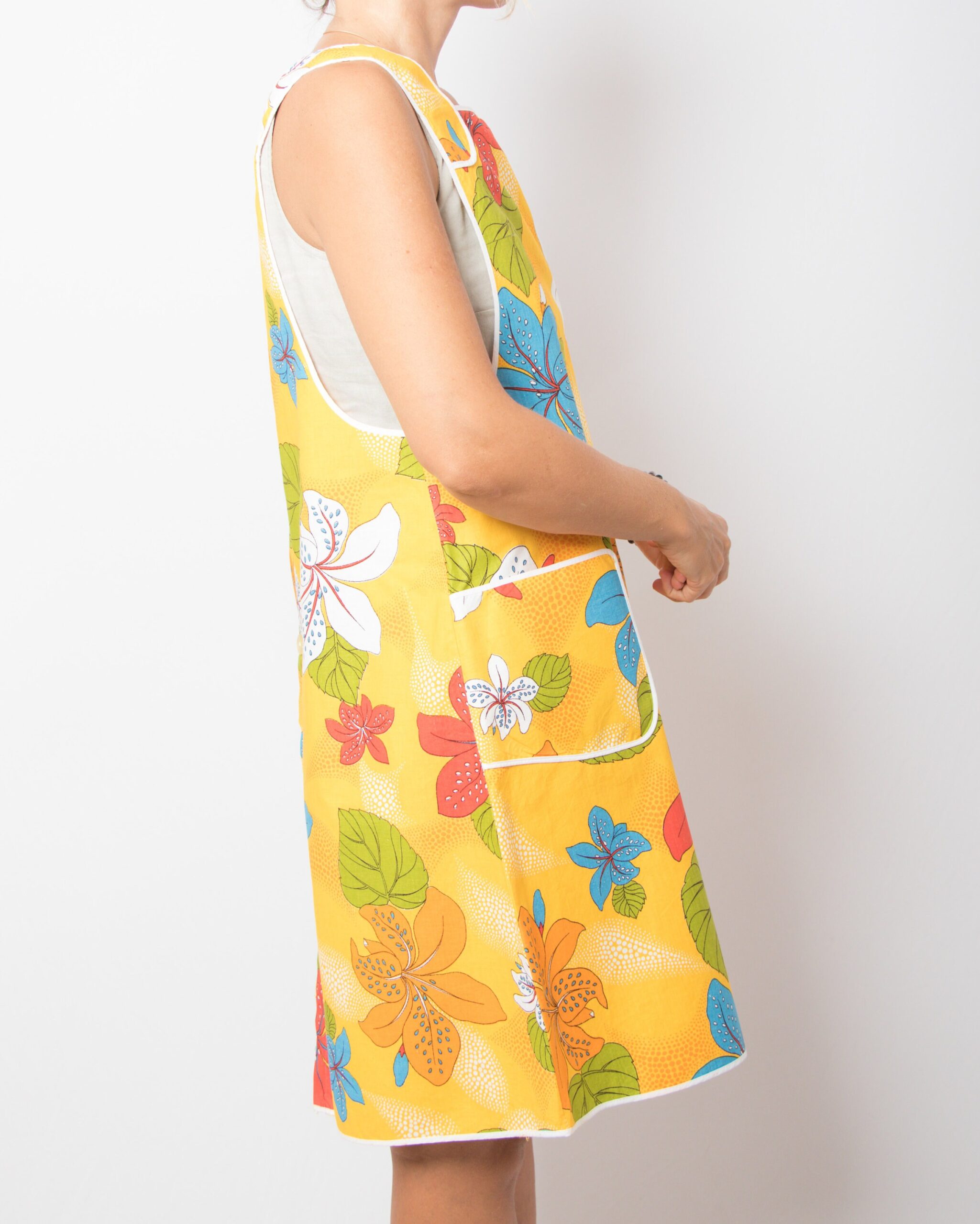 Vintage Hawaiian Floral Pinafore Apron Vintage Hawaiian Floral Pinafore Apron - Image 4