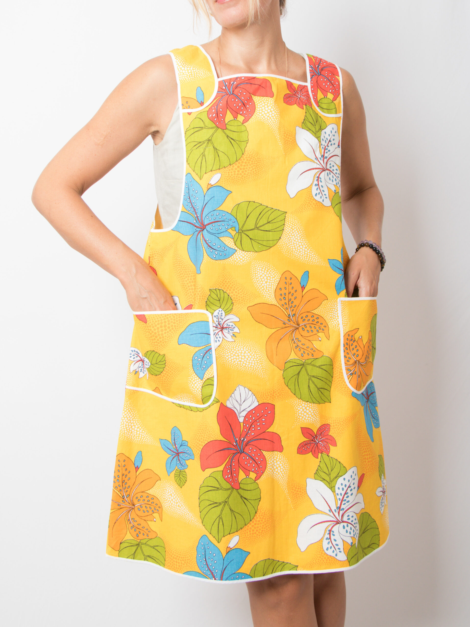Vintage Hawaiian Floral Pinafore Apron Vintage Hawaiian Floral Pinafore Apron