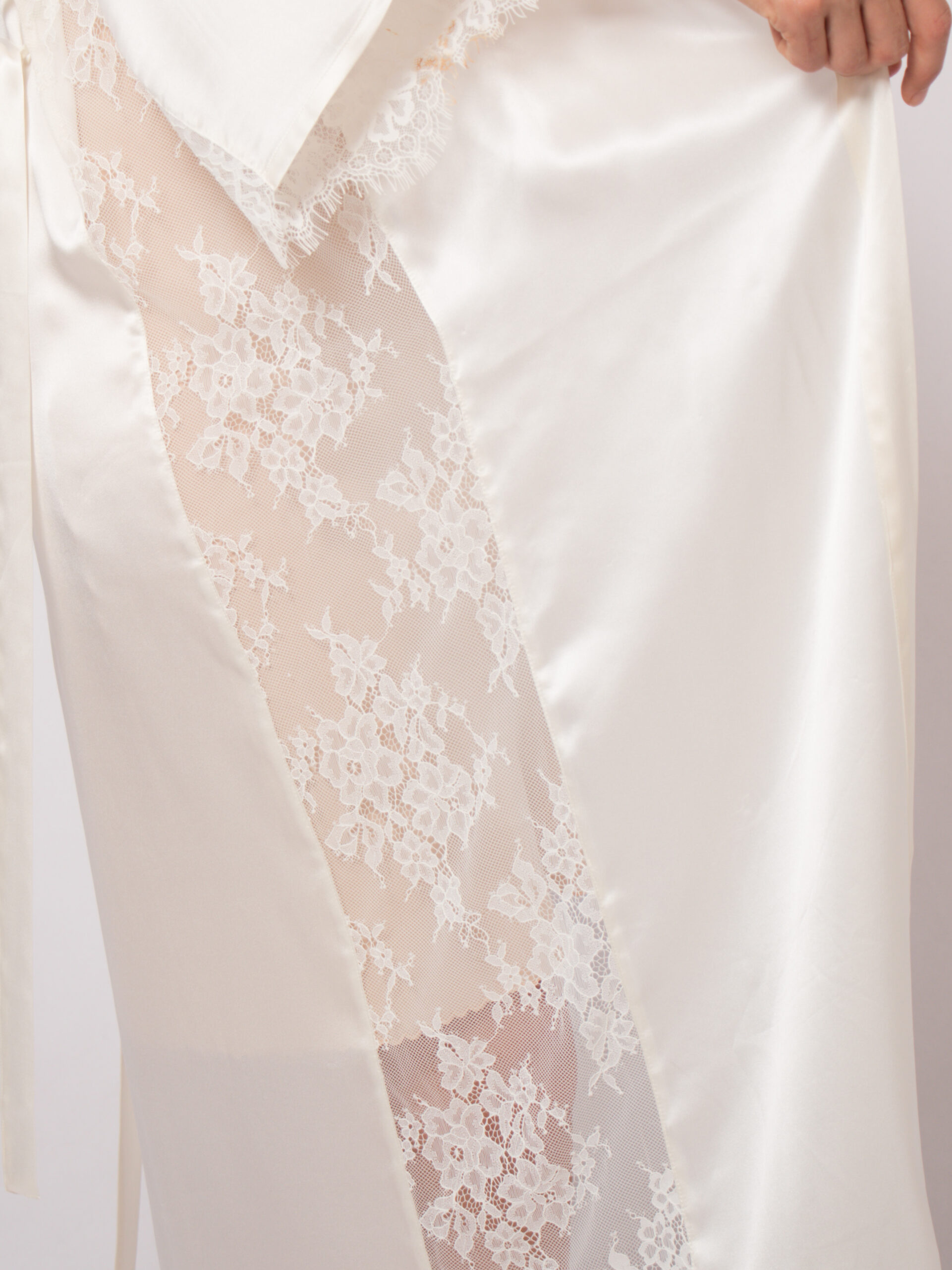 Vintage Ivory Silk Robe Vintage Ivory Silk Robe - Image 4