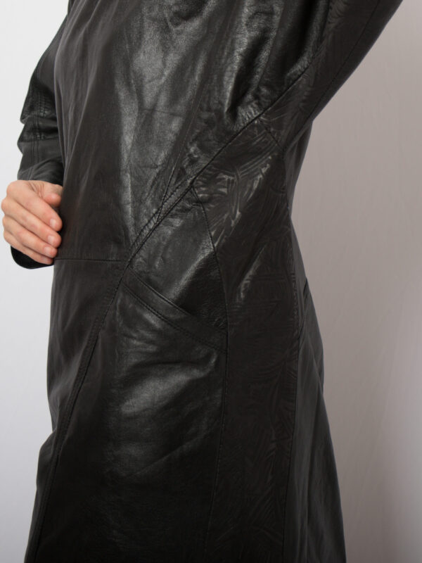 1980s Oversized Black Leather Dress - Image 7
