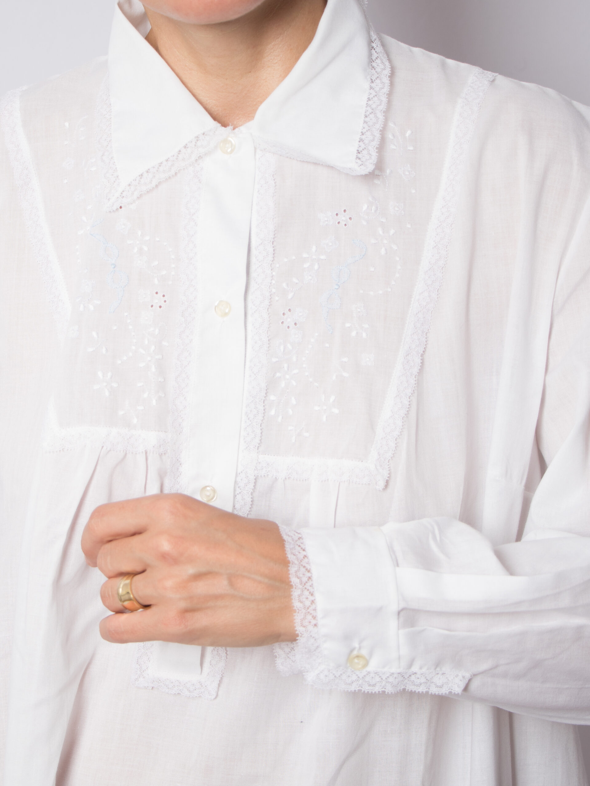 Vintage White Maxi Nightgown Victorian Style Vintage White Maxi Nightgown Victorian Style - Image 4