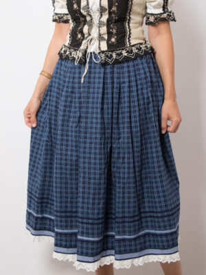 Vintage folk skirt in traditional dirndl style, made from pure cotton, lining acetat. Features a blue base with plaid print. High-waisted, side pockets, and a back zip closure. Classic alpine look in excellent vintage condition. Size XS, see the measures below. m e a s u r e m e n t s (taken while the item is lying flat): waist: 23.5'/ 60 cm length: 33.4'/ 85 cm (Measurements of armpit, waist, and hips are doubled)
