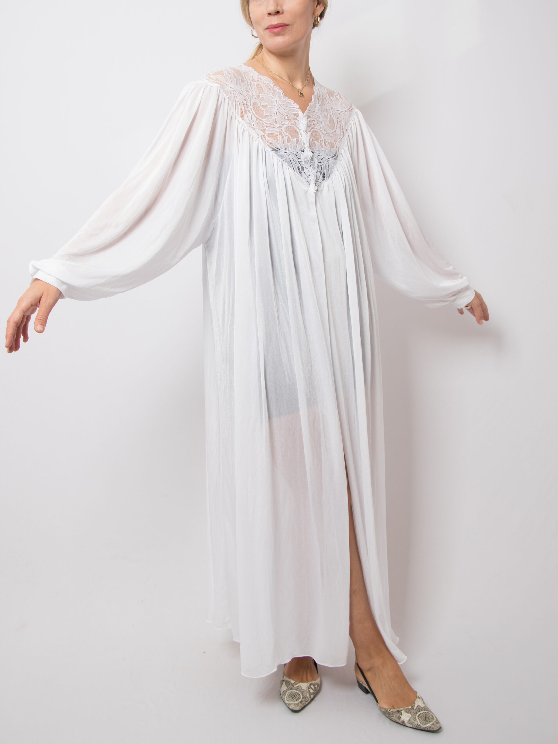 Vintage White Maxi Dressing Gown Vintage White Maxi Dressing Gown - Image 3