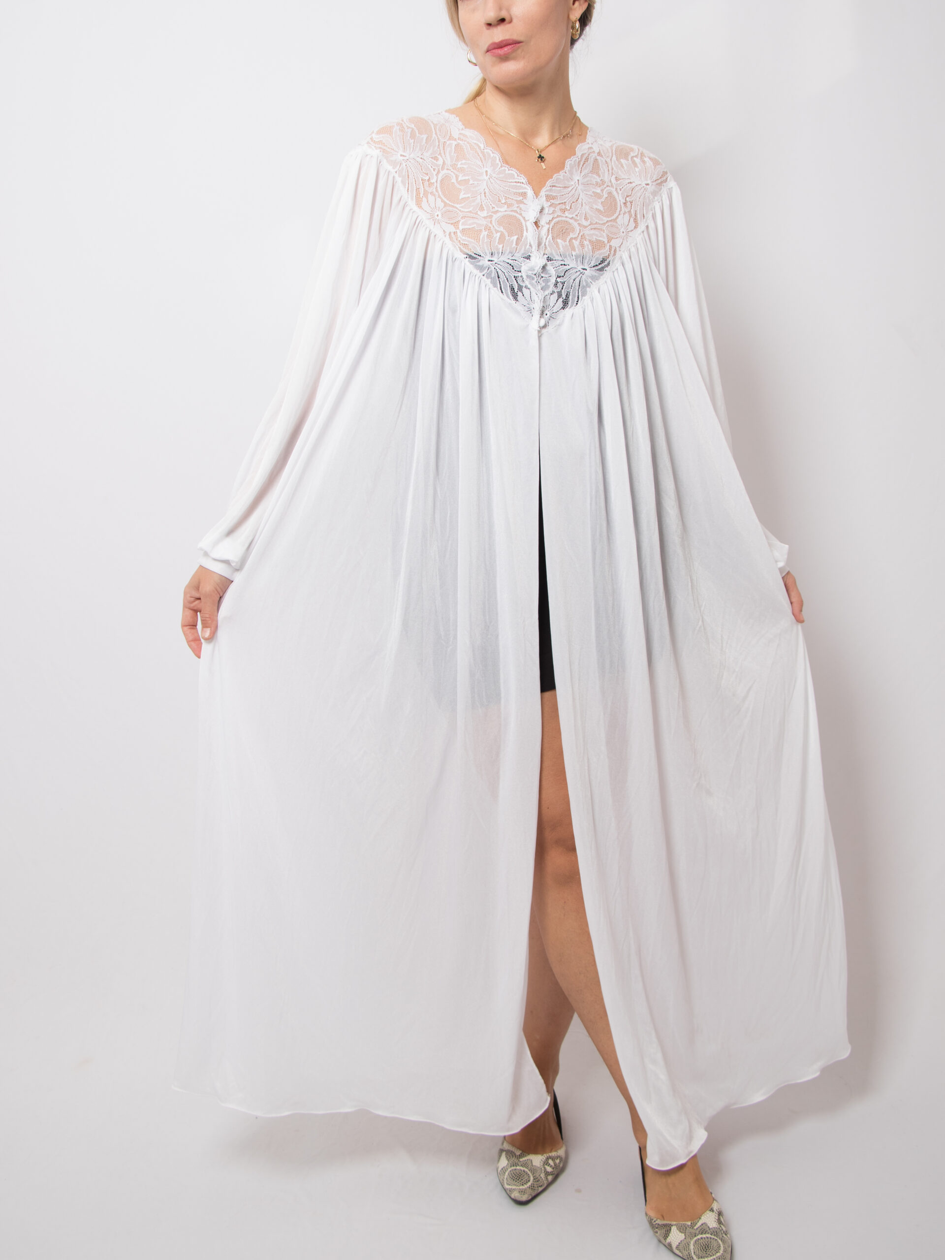 Vintage White Maxi Dressing Gown Vintage White Maxi Dressing Gown