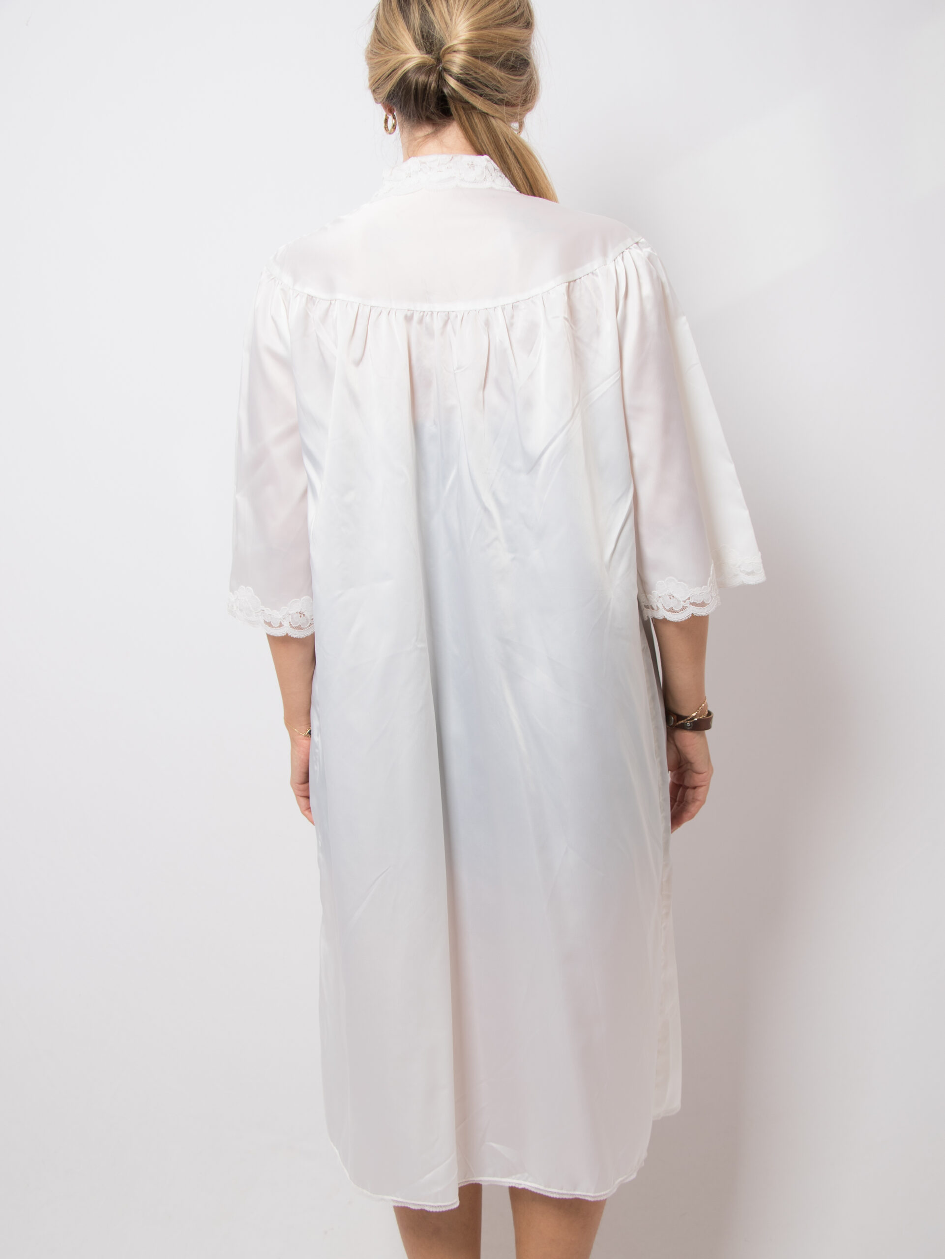 Vintage White Nylon Dressing Gown Vintage White Nylon Dressing Gown - Image 3