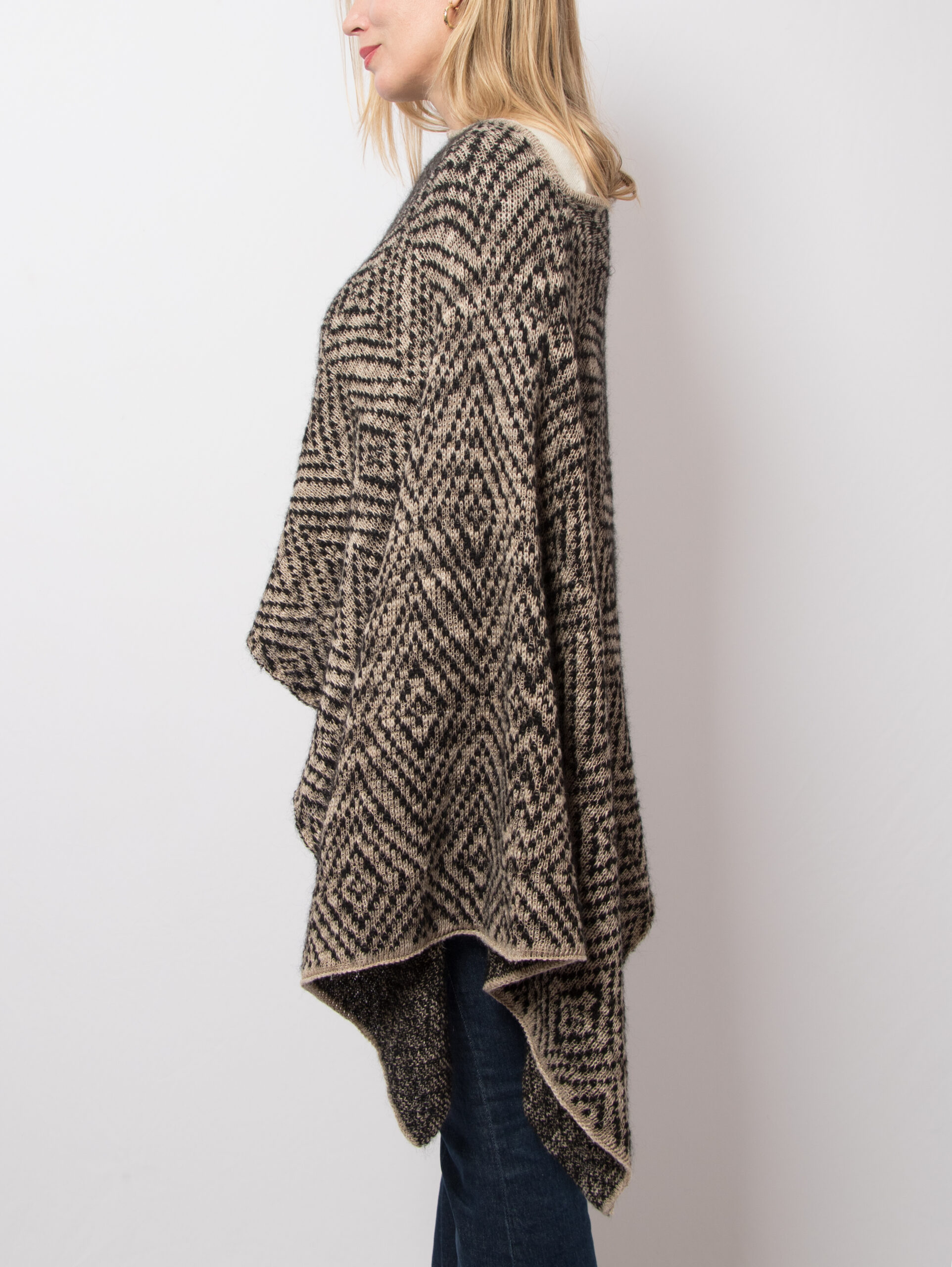 MALLONI Geometric Poncho Sweater MALLONI Geometric Poncho Sweater - Image 3