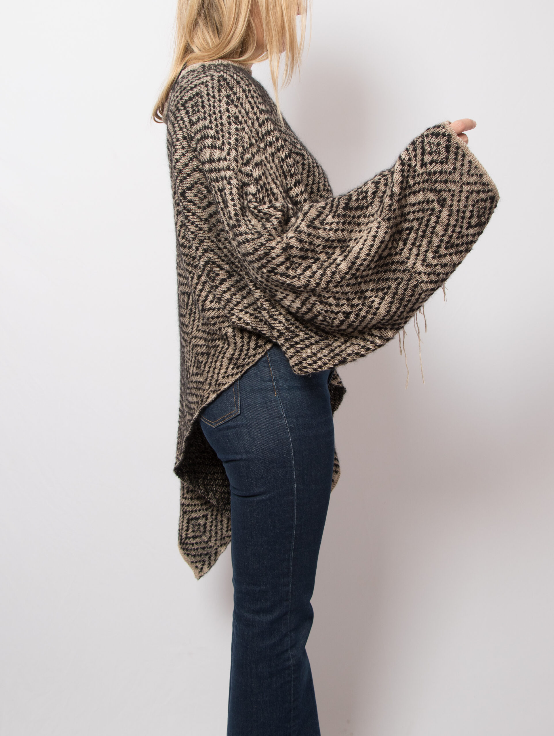 MALLONI Geometric Poncho Sweater MALLONI Geometric Poncho Sweater - Image 5