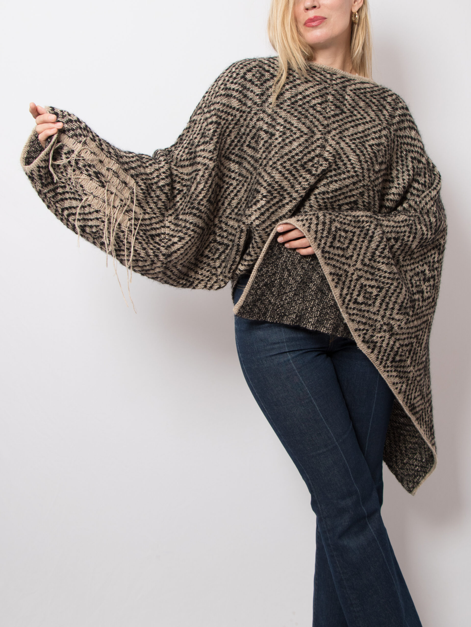 MALLONI Geometric Poncho Sweater MALLONI Geometric Poncho Sweater - Image 6