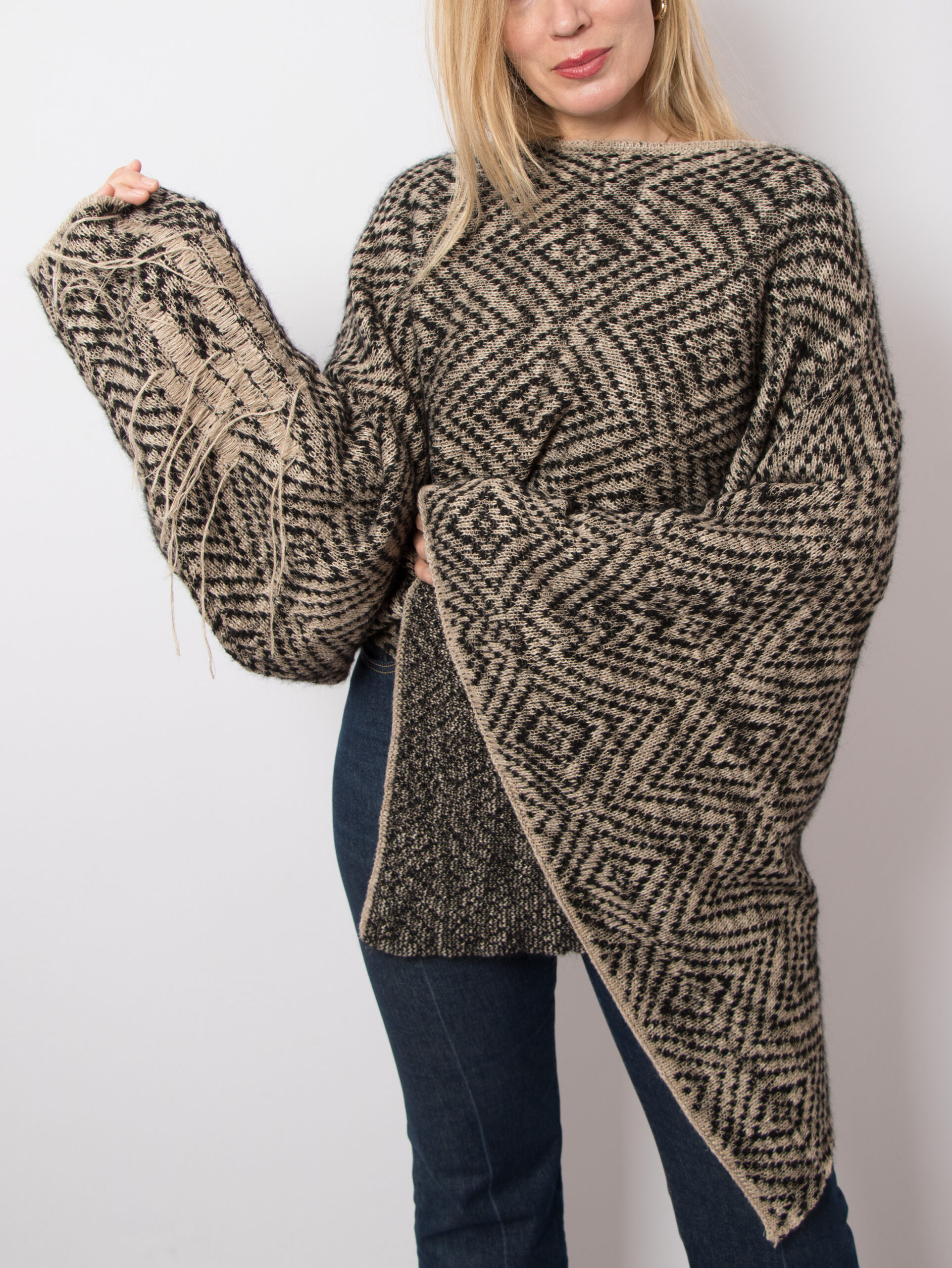 MALLONI Geometric Poncho Sweater MALLONI Geometric Poncho Sweater